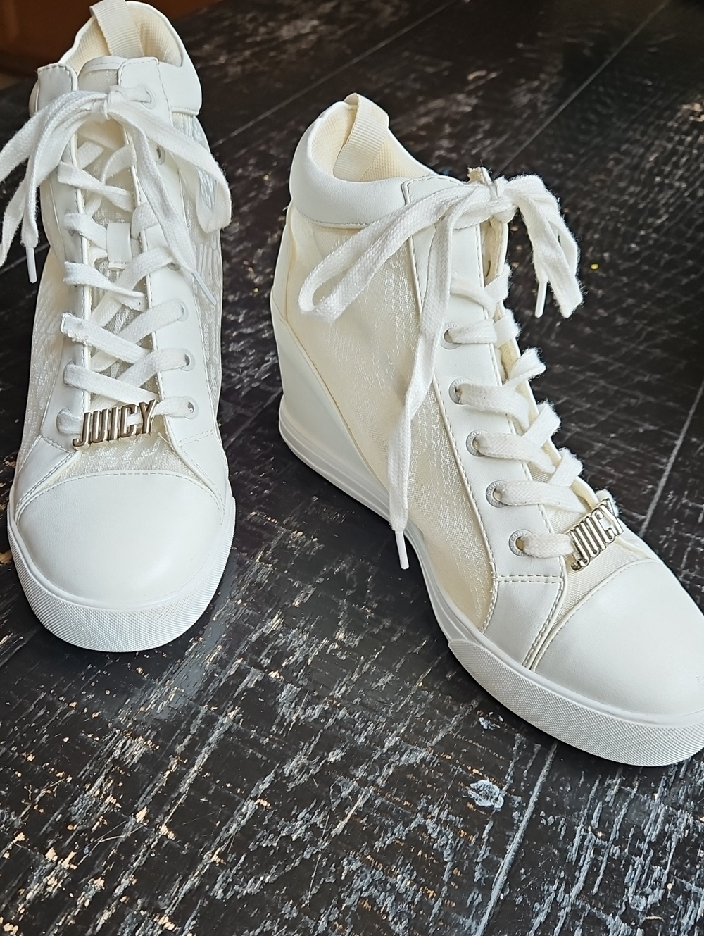 Juicy Couture JORGIA White High-Top Wedge Sneakers with Gold Logo Charm Size 9.5